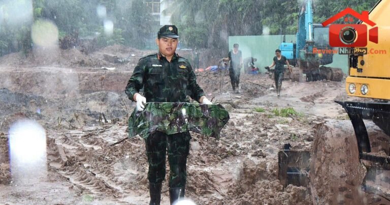 Công viên Lê Thị Riêng: Tìm kiếm hài cốt liệt sĩ dưới cơn mưa