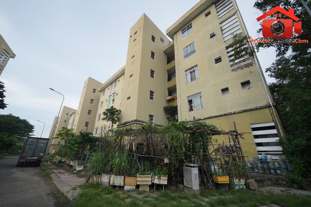 TPHCM đang có hàng ngàn căn hộ tái định cư bỏ hoang. Cấp xã ở TPHCM quyết định giá nhà tái định cư - Ảnh 1.