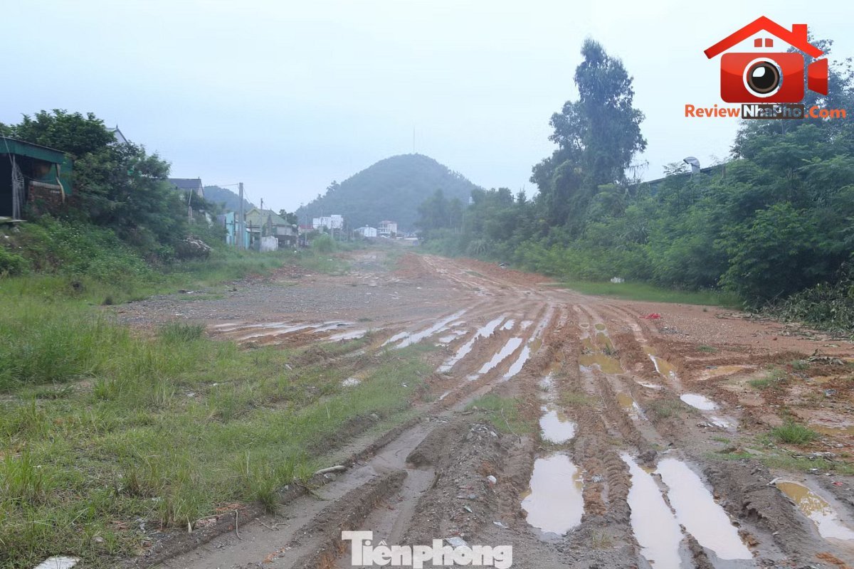 Tuyến đường chưa đầy 1km nhưng dang dở suốt 4 năm. 'Vỡ tiến độ' tuyến đường gần 1km, hơn 200 tỷ đồng - Ảnh 3.