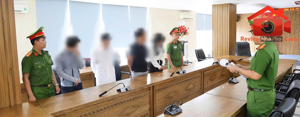 Đà Nẵng khai trừ Đảng 7 cán bộ nhận hối lộ để bỏ qua công trình trái phép - Ảnh 2.