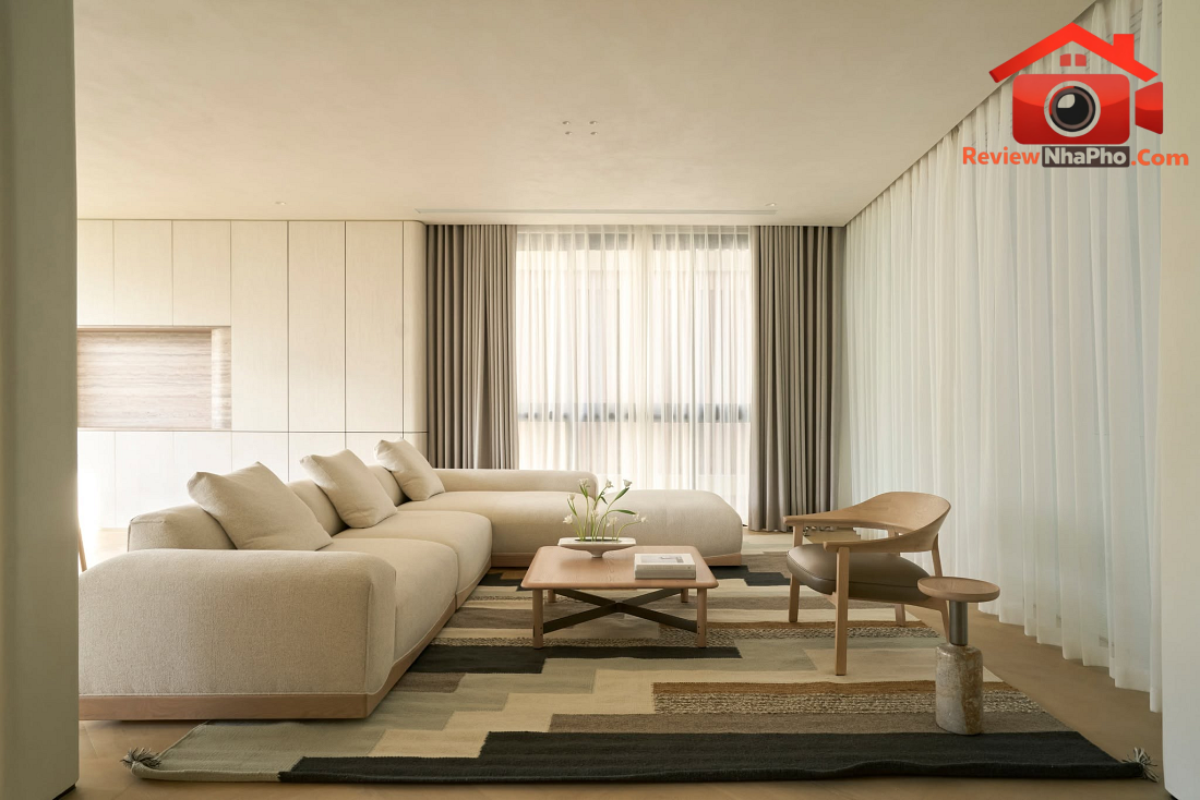 Cải tạo gộp 2 nhà phố liền kề TP.HCM: Cấu trúc thông tầng đôi và ngôn ngữ đường cong- Ảnh 6. Cải tạo gộp 2 nhà phố liền kề TP.HCM: Cấu trúc thông tầng đôi và ngôn ngữ đường cong- Ảnh 6.