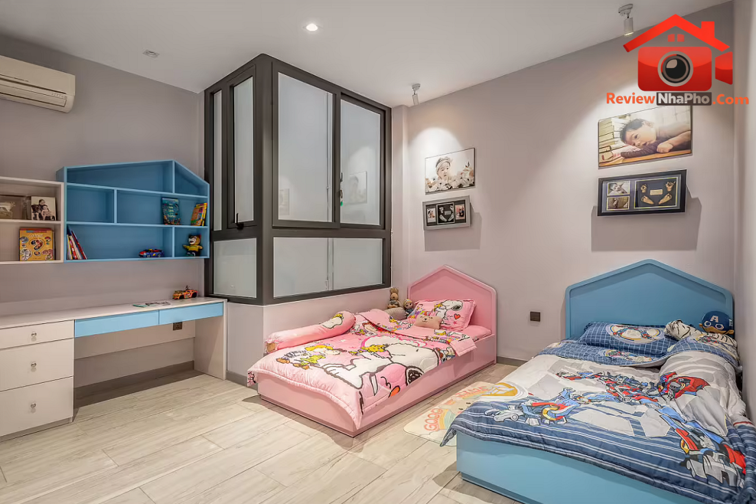 Cải tạo nhà 3 tầng TP.HCM: Cấu trúc giếng trời và cầu thang thép thay thế lối đi cũ- Ảnh 12. Cải tạo nhà 3 tầng TP.HCM: Cấu trúc giếng trời và cầu thang thép thay thế lối đi cũ- Ảnh 12.