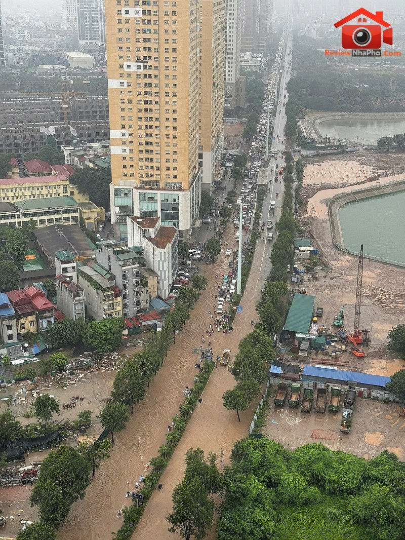 Hà Nội sau mưa lớn: Chọn nhà, nhìn cả khả năng thoát nước- Ảnh 1. Hà Nội sau mưa lớn: Chọn nhà, nhìn cả khả năng thoát nước- Ảnh 1.