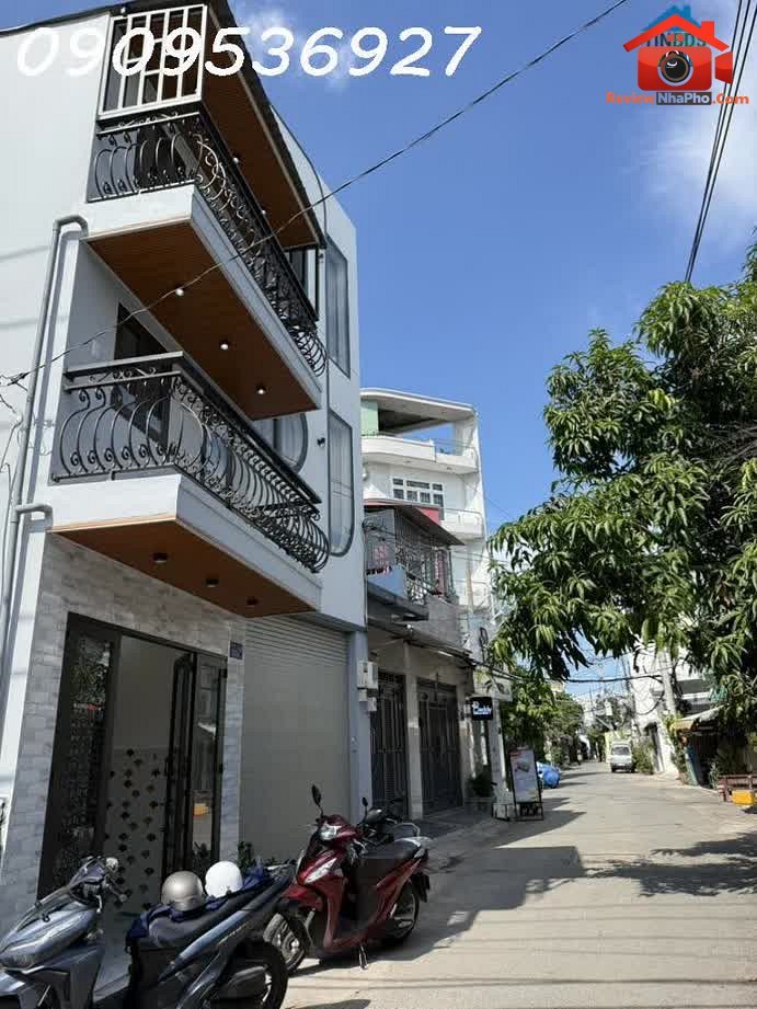 Review nhà phố Bình Tân TP.HCM với lô góc 2 mặt tiền, giá 2.4 tỷ