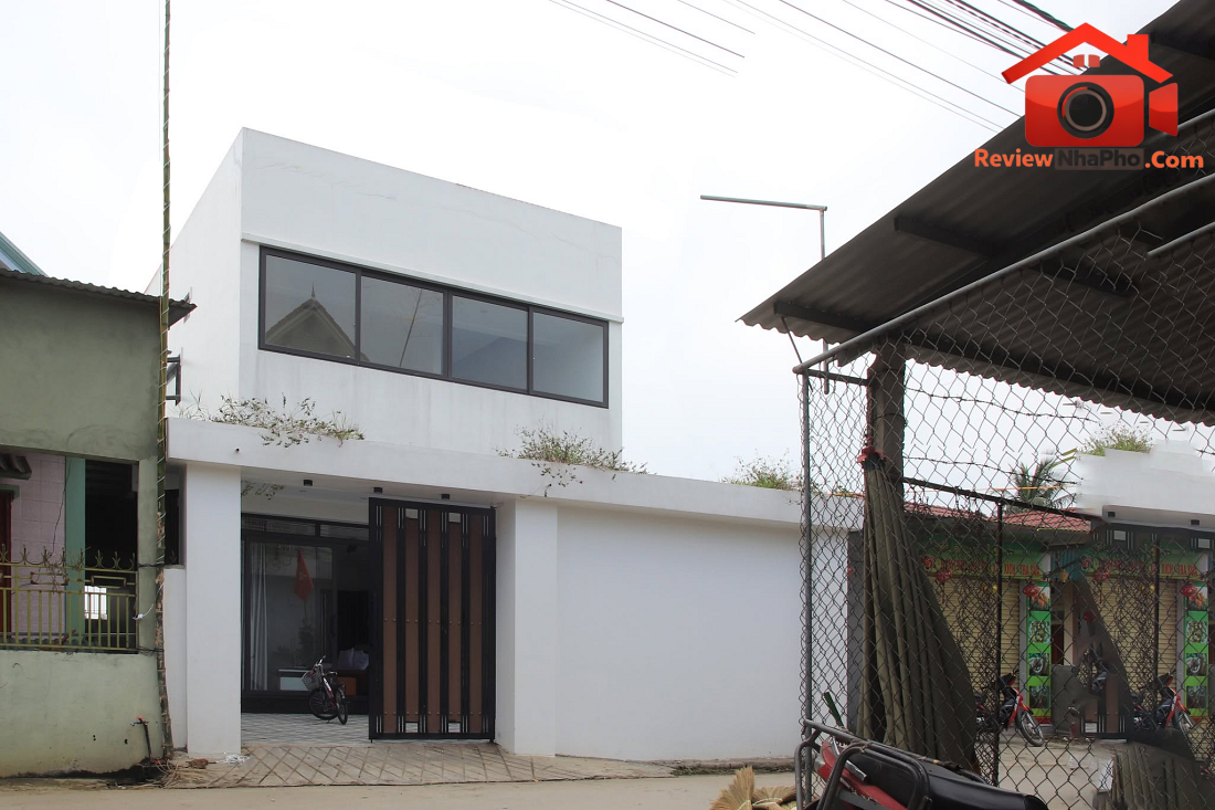 Nhà nông thôn Nghệ An: Dải hiên Đông Nam gắn kết ba thế hệ trên mảnh đất cũ- Ảnh 1. Nhà nông thôn Nghệ An: Dải hiên Đông Nam gắn kết ba thế hệ trên mảnh đất cũ- Ảnh 1.
