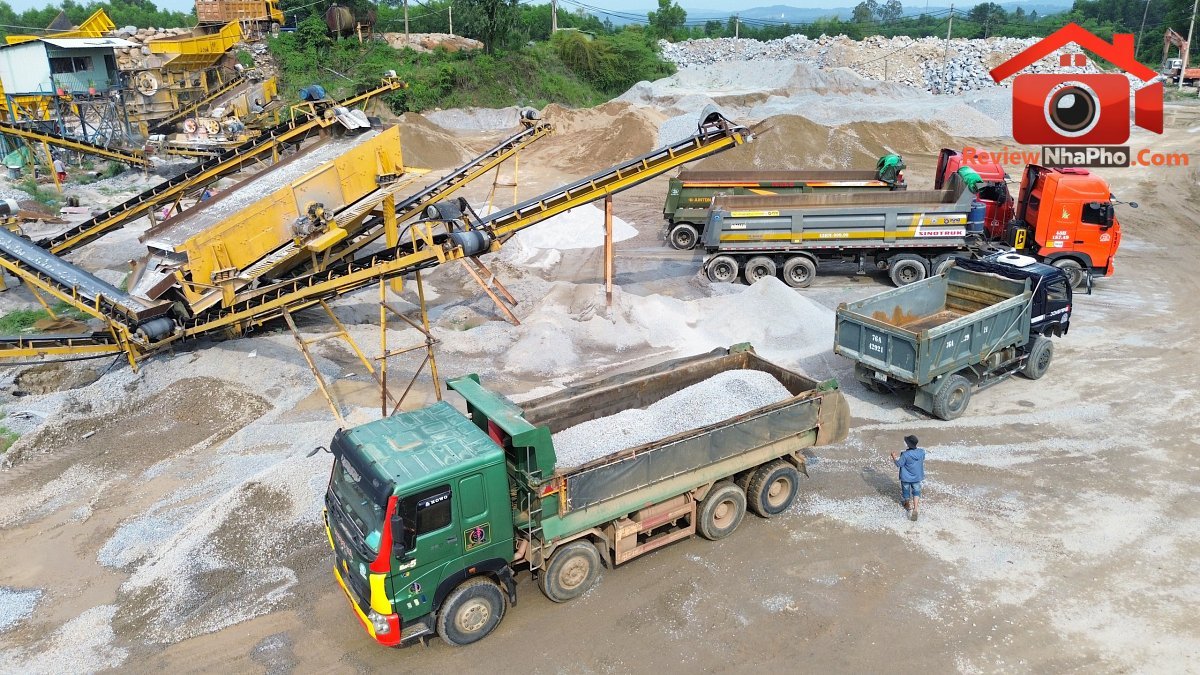 Xe tải xếp hàng chờ mua đá: Quảng Ngãi ưu tiên vật liệu cho công trình nội tỉnh- Ảnh 3.