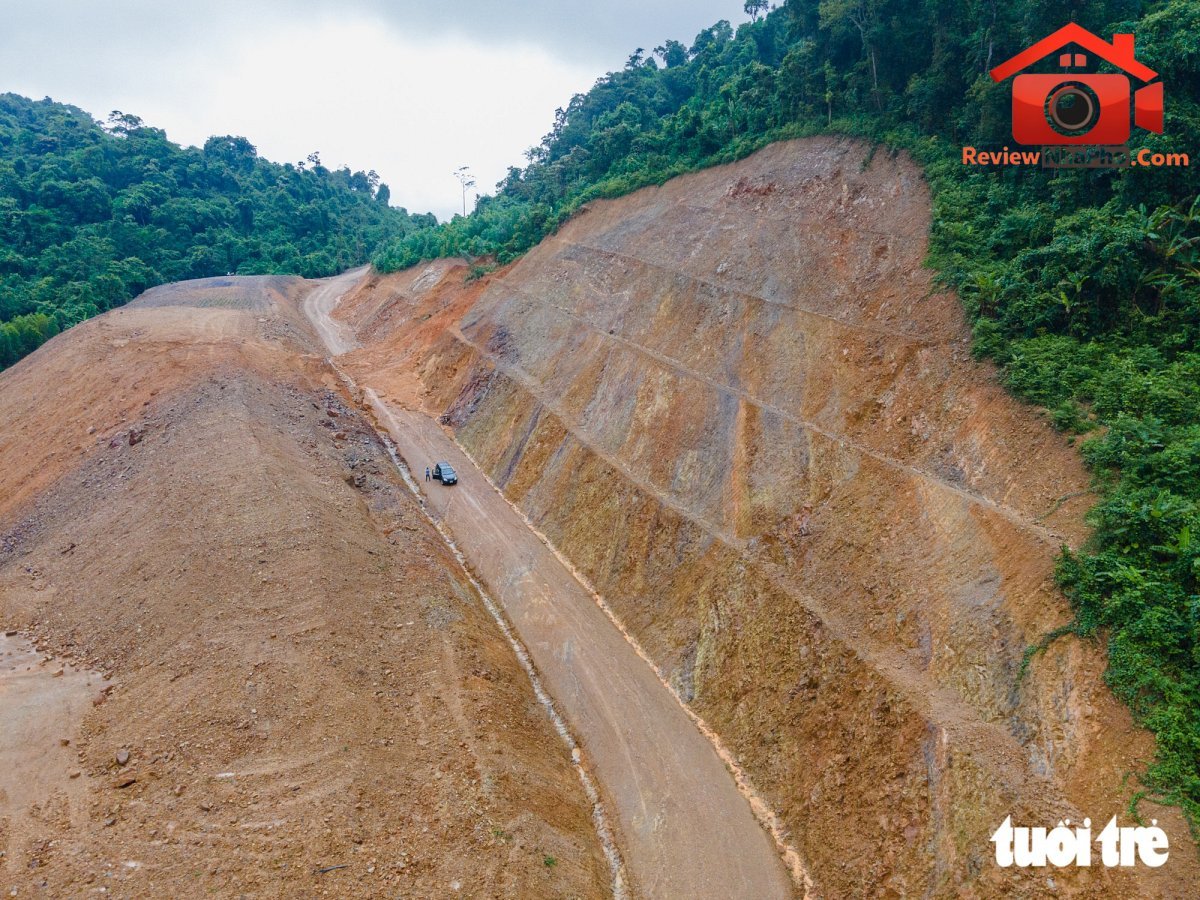 Tuyến đường cứu nạn bằng đất 100 tỉ đồng tan hoang sau cơn mưa đầu mùa - Ảnh 6.