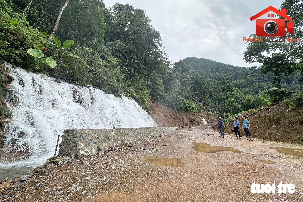 Tuyến đường cứu nạn bằng đất 100 tỉ đồng tan hoang sau cơn mưa đầu mùa - Ảnh 7.