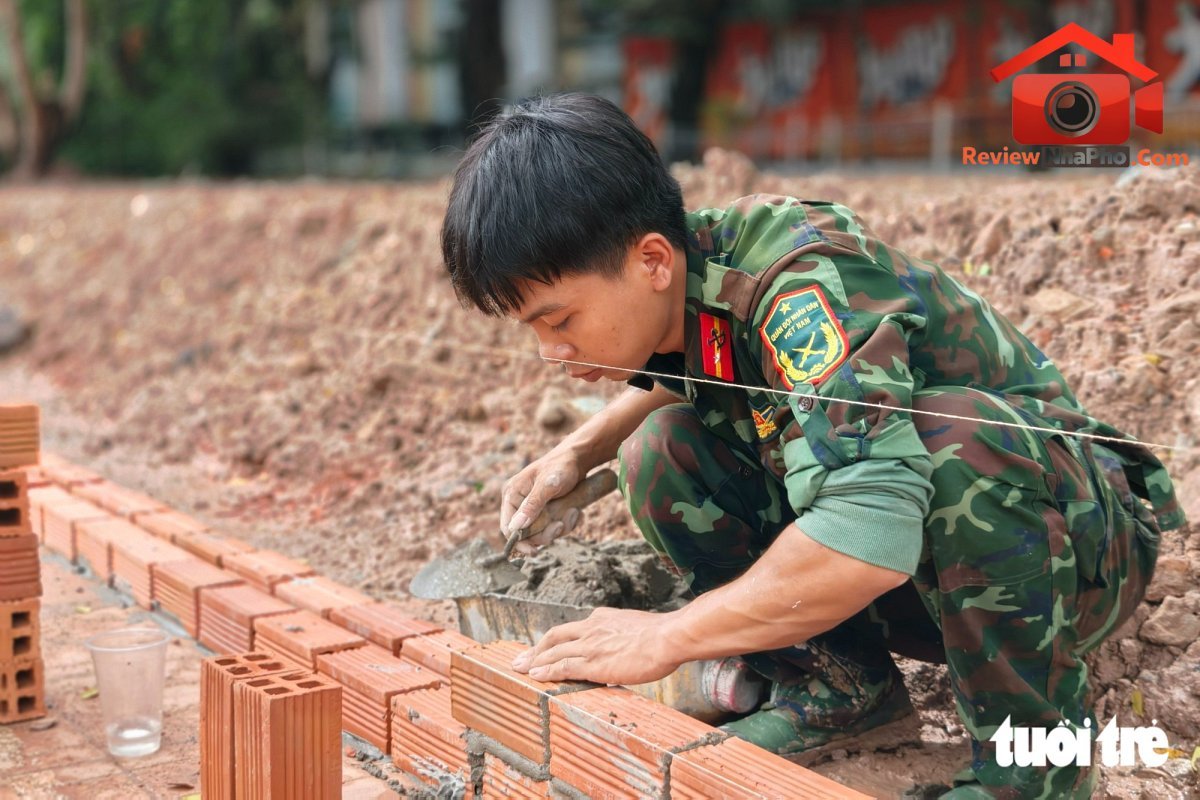 Khẩn trương chuẩn bị lễ truy điệu, an táng hài cốt liệt sĩ ở công viên Lê Thị Riêng - Ảnh 6.
