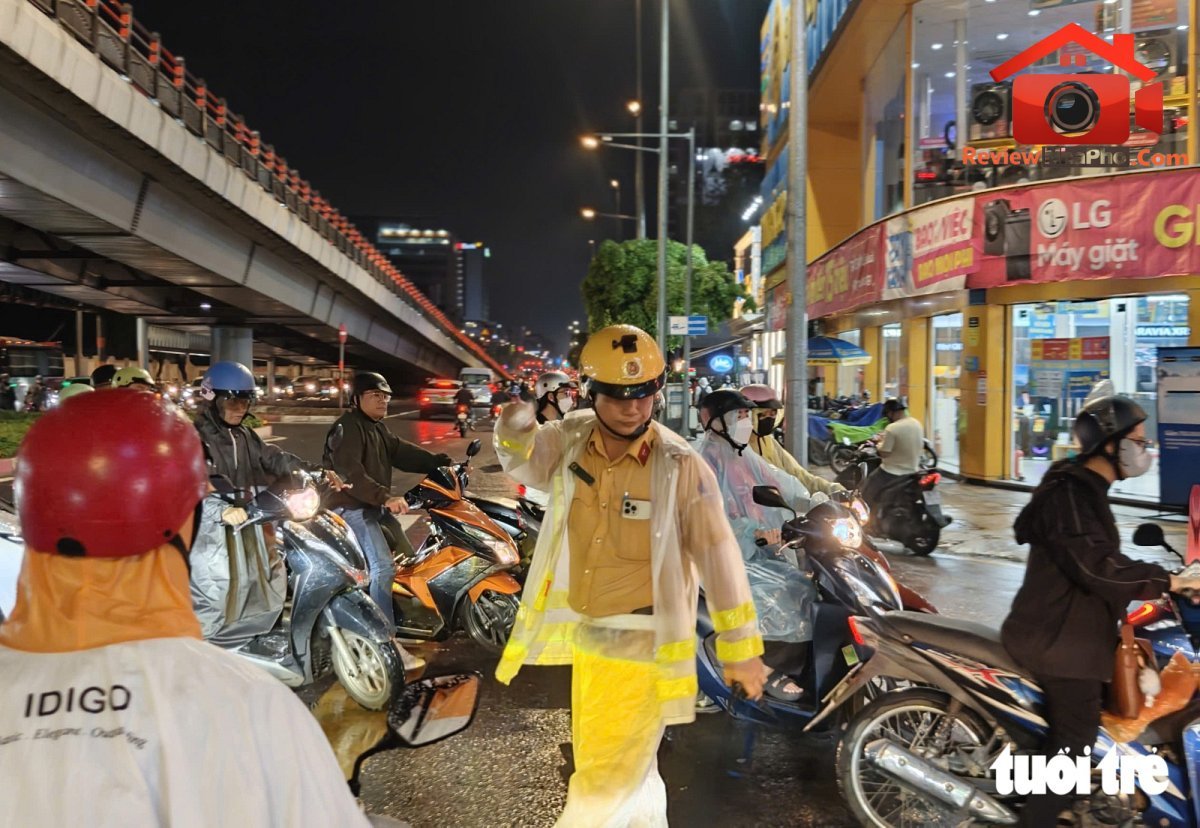 Giao thông đường Cộng Hòa TP.HCM kẹt không lối thoát tối 25-9 - Ảnh 5.