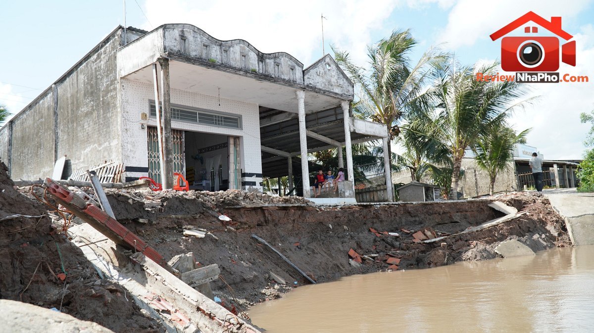 Giữa mùa nước nổi mà lo hạn mặn khốc liệt vì El Nino - Bài 2: Sạt lở đang 'bủa vây' miền Tây  - Ảnh 3.