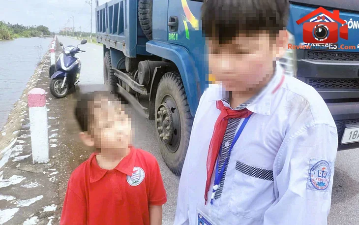 Nam sinh lớp 11 lao xuống dòng nước sâu cứu hai em nhỏ - Ảnh 2.