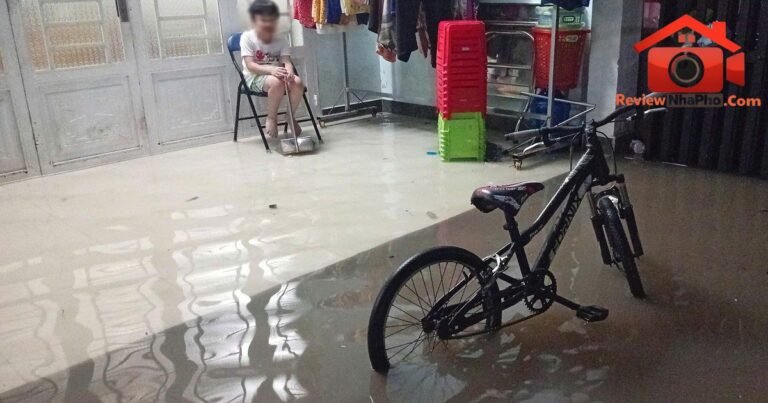 Ngập lụt tại Thuận An, TP.HCM: Người dân chủ động sơ tán