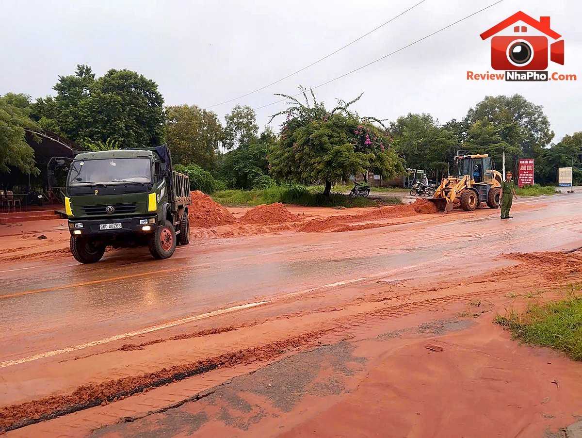Mưa lớn, hồ chứa xả nước, vùng hạ du Bình Thuận cũ sẵn sàng ứng phó - Ảnh 2.