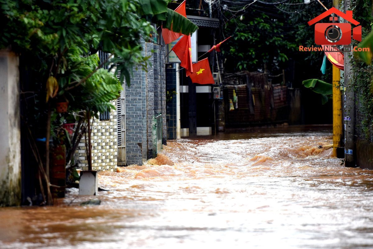 Lũ sông Buông tràn về, khu dân cư cạnh cao tốc ở Đồng Nai lại ngập - Ảnh 3.