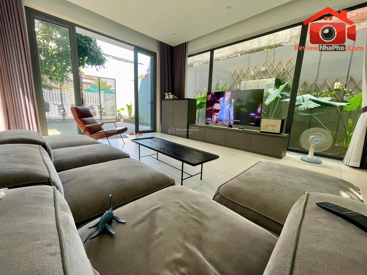 Bán nhà phố Phú Thuận 213m2, mặt tiền 8m, hẻm ô tô 7m, giá 21,4 tỷ