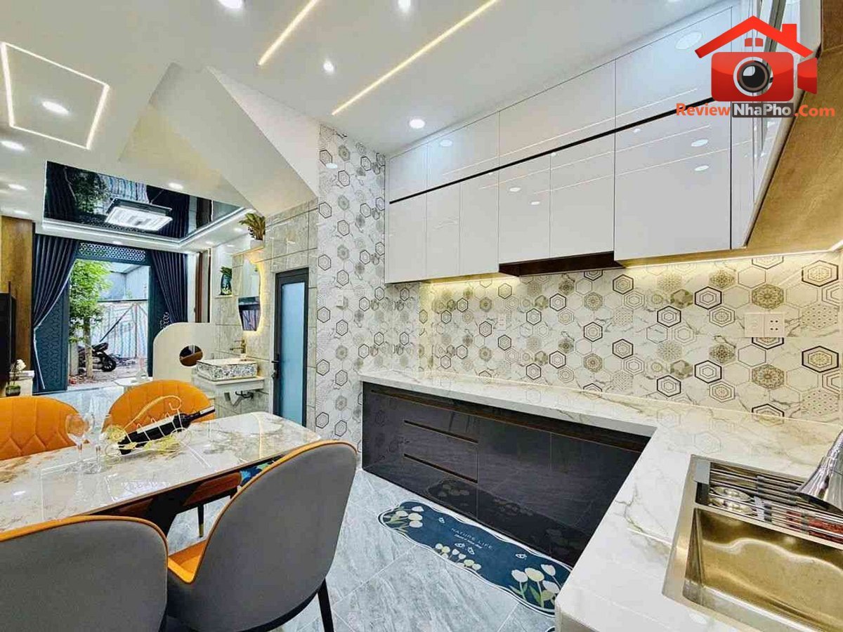 Nhà riêng 2 tầng hẻm xe hơi 40m2 chỉ 5,05 tỷ tại Hoàng Bật Đạt phường 15 quận Tân Bình nhà đất bất động sản sổ đỏ