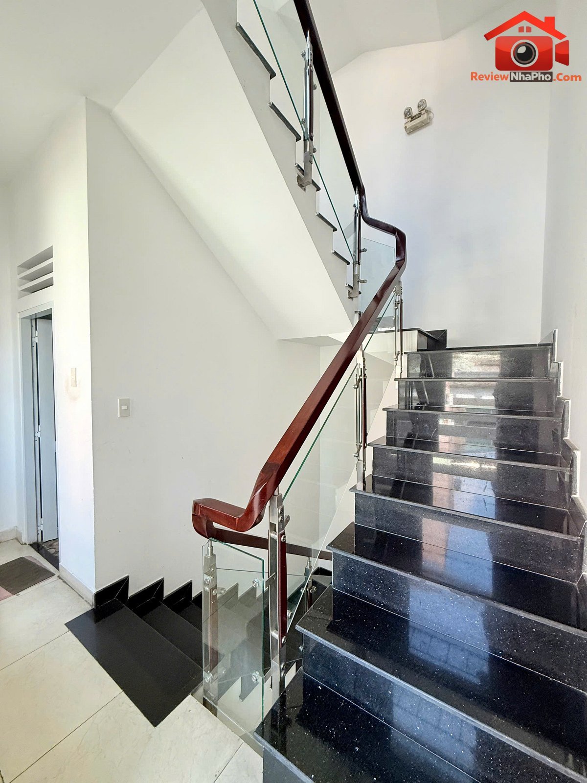 Nhà mặt phố 2 mặt tiền Lạc Long Quân P.5 Quận 11 giá 23,9 tỷ