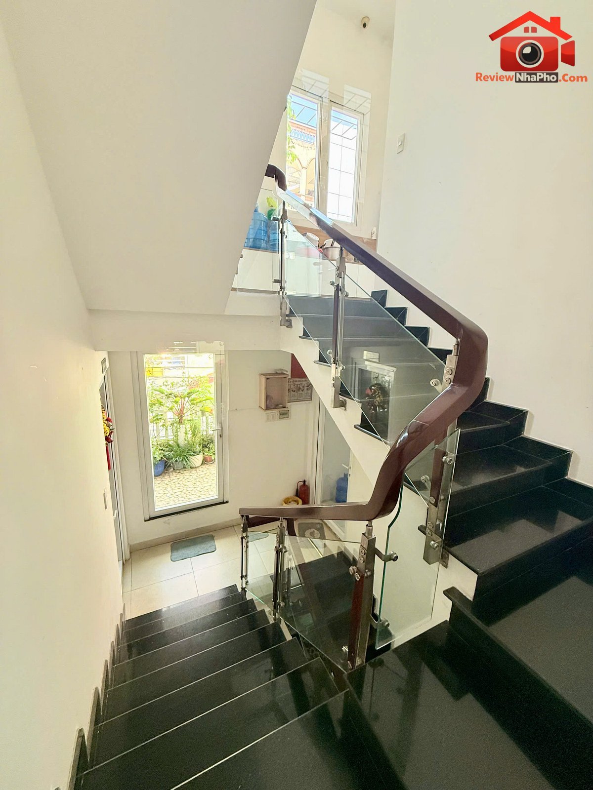 Nhà mặt phố 2 mặt tiền Lạc Long Quân P.5 Quận 11 giá 23,9 tỷ