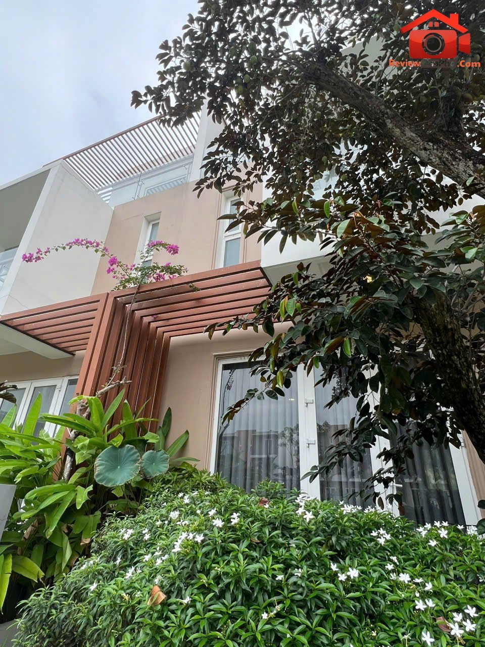 Biệt thự 3 mặt tiền view hồ 3 tầng – 120m2 &… – Bán biệt thự Quận 9 – TP Hồ Chí Minh giá 10 – 15 tỷ