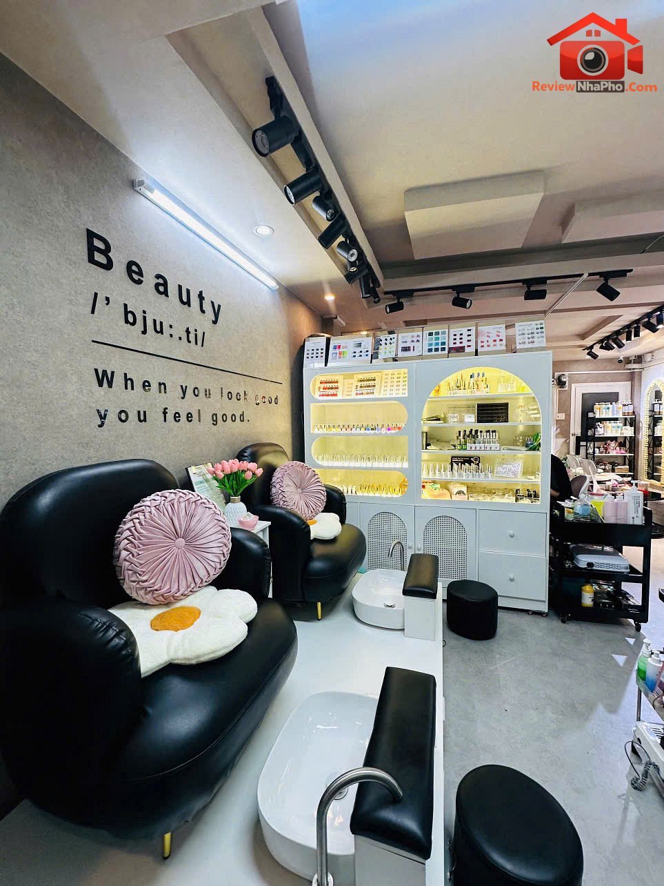 Sang nhượng tiệm nail nối mi gội đầu dưỡng sinh spa Đường 38 – Phường Tân Hưng Quận 7 – Thành phố Hồ Chí Minh diện tích 40m2 giá 195 triệu