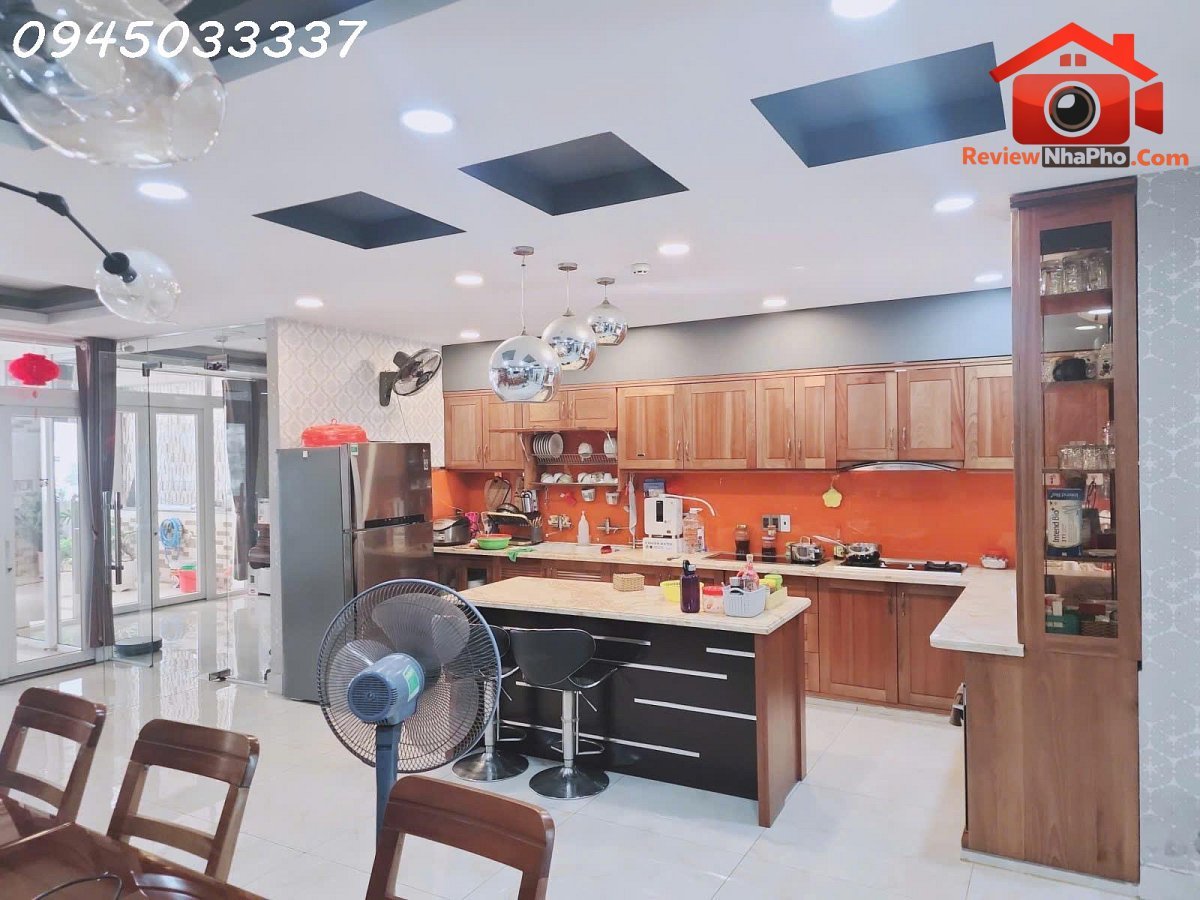 Bán chdv mặt tiền cao thị chính phường phú thuận quận 7 – 200m2 – 58 tỷ
