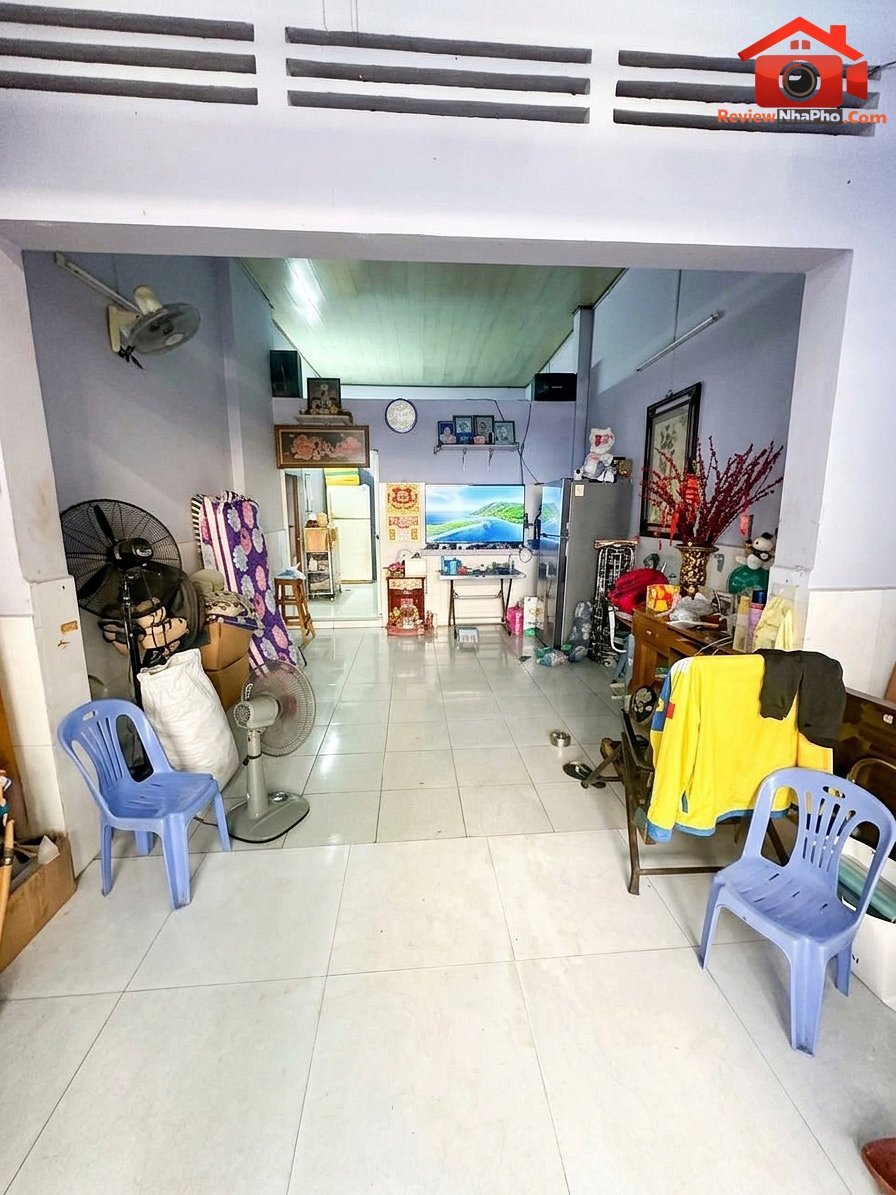 Nhà 90m2 nở hậu 8m sát chợ Xóm Mới giá 5,99 tỷ