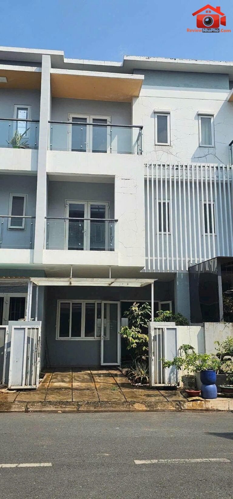 Bán nhà Mega Village Khang Điền 75m2, 3 tầng thô, giá 8 tỷ có thương lượng