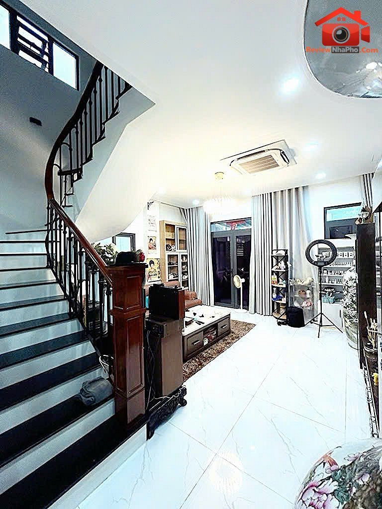Bán biệt thự 3 tầng Đường Trần Xuân Soạn – Phường cũ Tân Hưng Quận 7 – Phường mới Tân Hưng – Thành phố Hồ Chí Minh diện tích 113m2 giá 15.5 tỷ