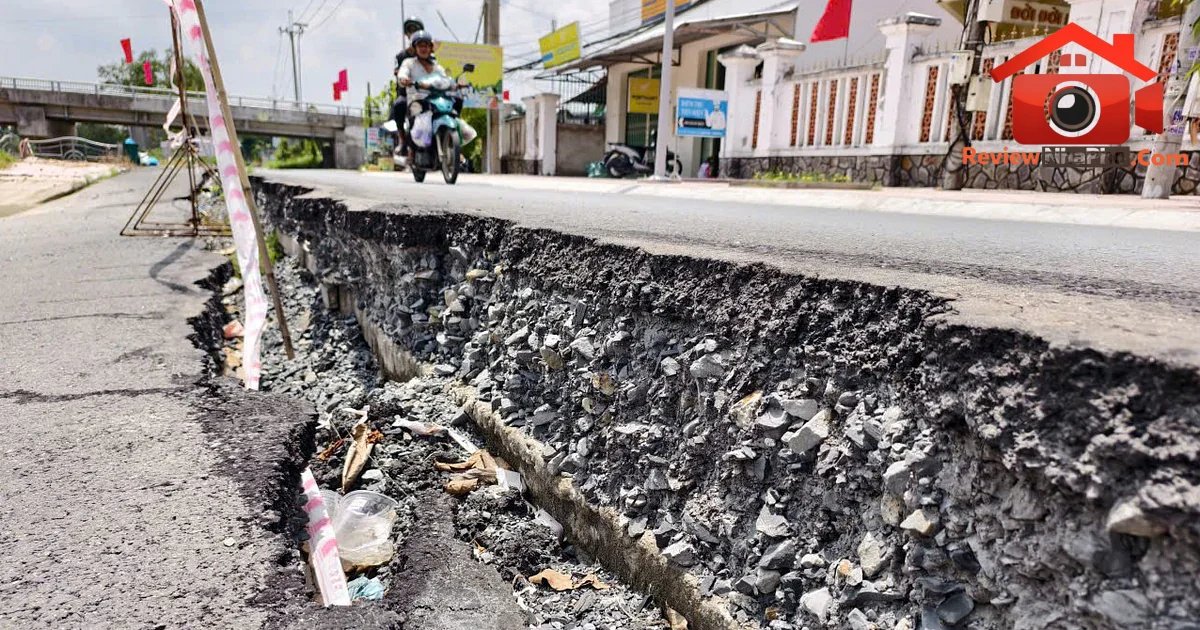 Sạt lở bùng phát ở miền Tây giữa mùa nước nổi