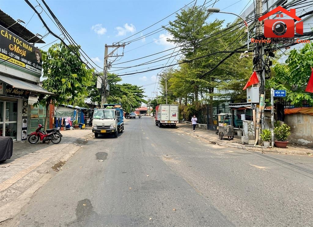 Review nhà phố Quận Bình Tân TP.HCM – Đất vuông vức gần chợ Lê Đình Cẩn