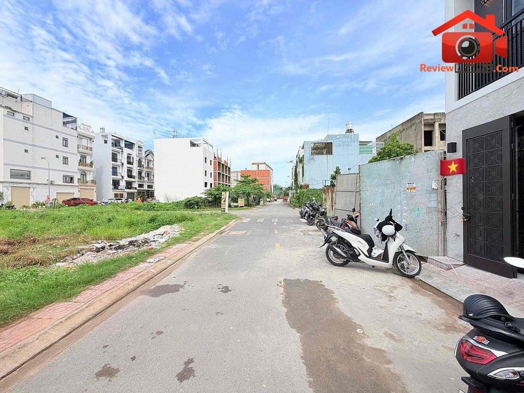 Review nhà phố Quận Bình Tân TP.HCM, 5 phòng ngủ, sổ hồng riêng