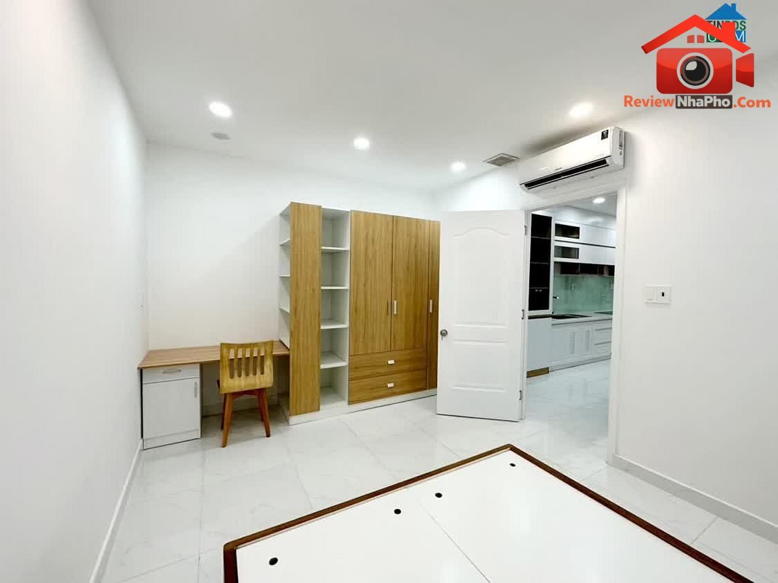 Review nhà phố Quận Tân Phú TP.HCM 2 tầng, 3PN, hẻm xe hơi