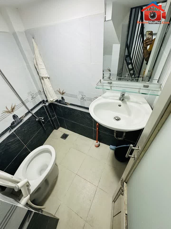 Nhà phố Tân Phú 2 tầng, giá chỉ 2.8 tỷ, gần trung … – Bán nhà mặt phố Quận Tân Phú – TP Hồ Chí Minh giá BÁN dưới 3 tỷ