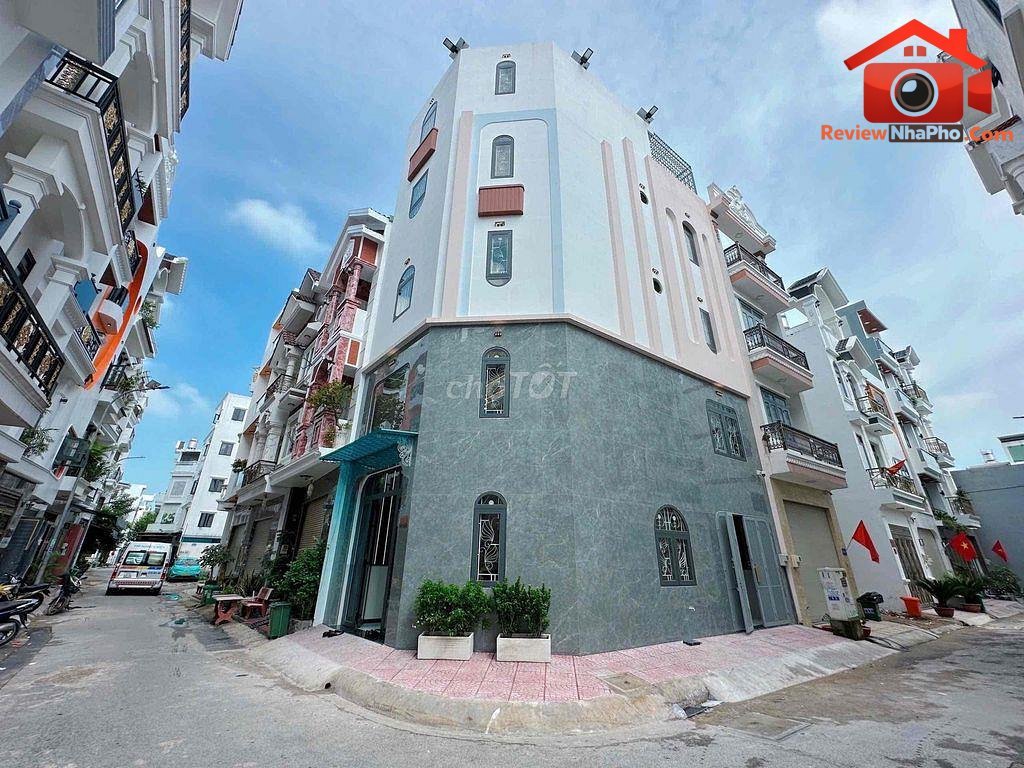 Review nhà phố Quận Bình Tân TP.HCM hướng Đông Nam, 5 phòng ngủ, giá 5.7 tỷ
