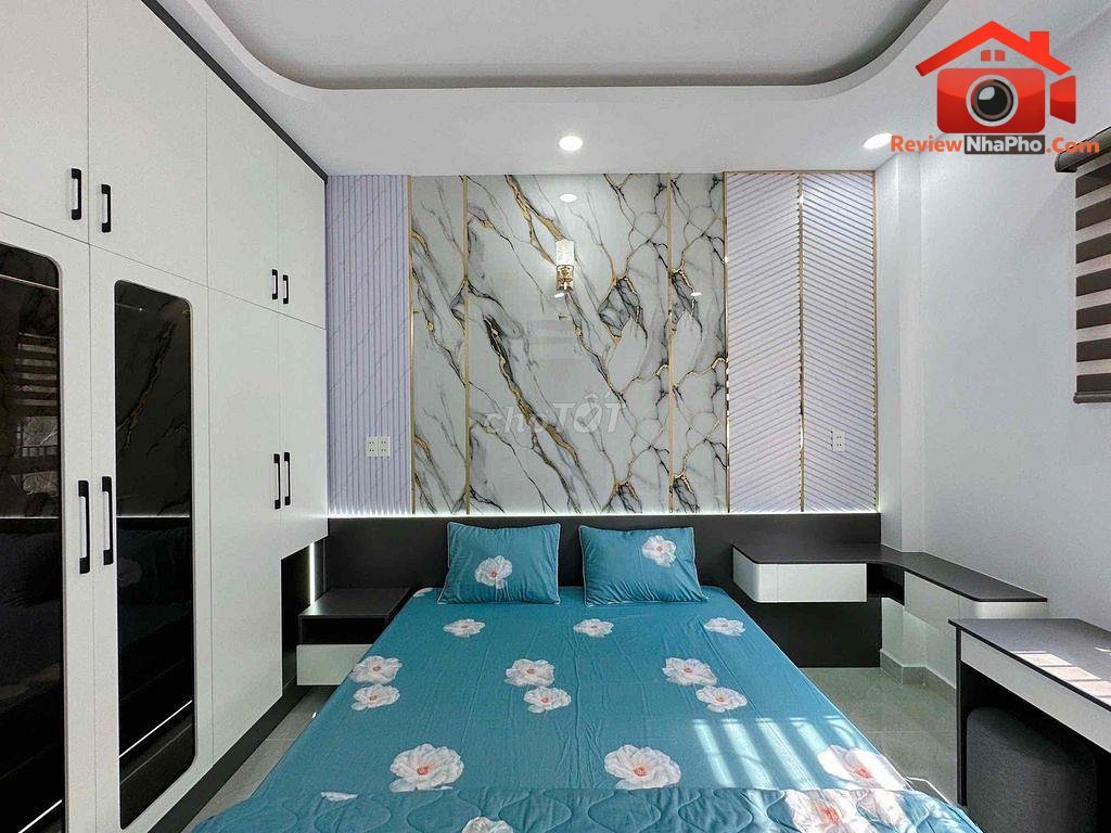 Review nhà phố Quận Bình Tân TP.HCM hướng Đông Nam, 5 phòng ngủ, giá 5.7 tỷ