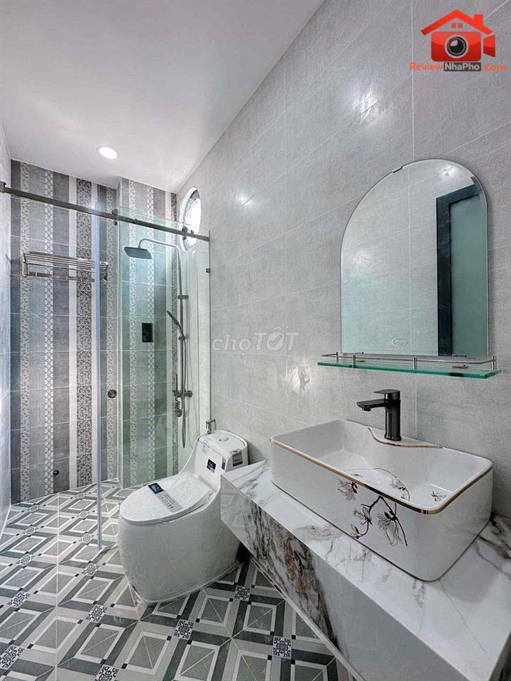 Review nhà phố Quận Bình Tân TP.HCM hướng Đông Nam, 5 phòng ngủ, giá 5.7 tỷ