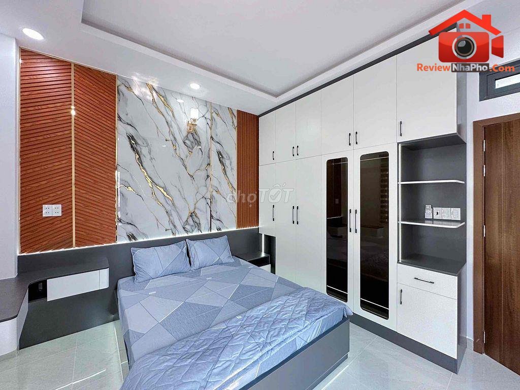 Review nhà phố Quận Bình Tân TP.HCM hướng Đông Nam, 5 phòng ngủ, giá 5.7 tỷ