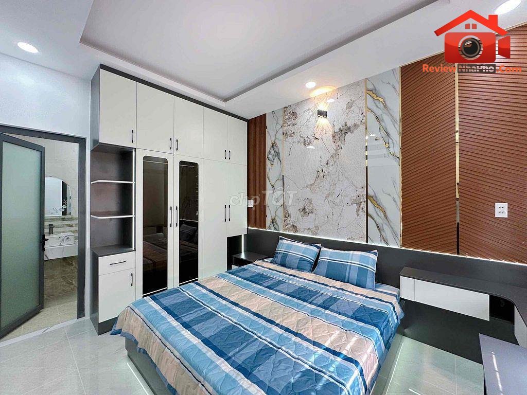 Review nhà phố Quận Bình Tân TP.HCM hướng Đông Nam, 5 phòng ngủ, giá 5.7 tỷ