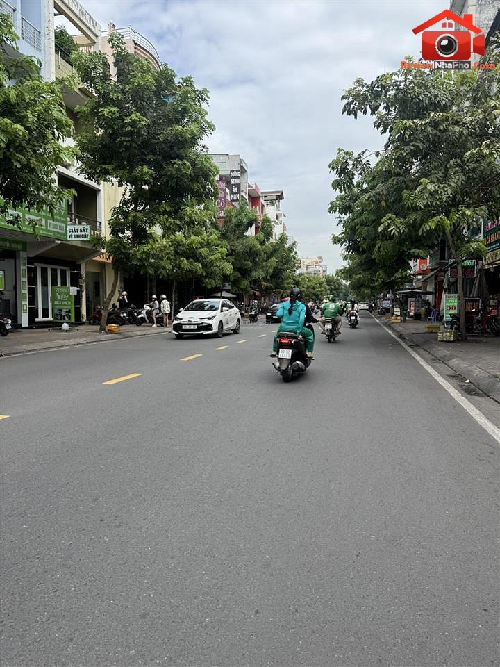 Review nhà phố Tân Sơn Nhì Quận Tân Phú TP.HCM, mặt tiền 72m2 giá 16.5 tỷ