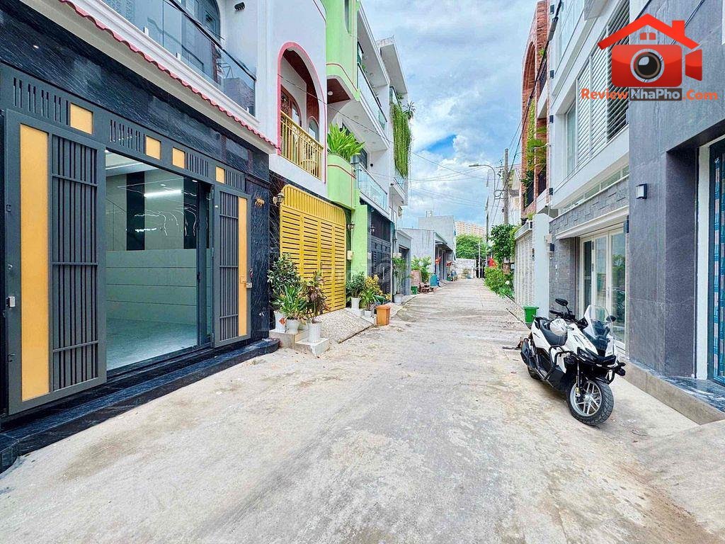 Review nhà phố 4 phòng ngủ hẻm xe hơi Quận Bình Tân TP.HCM giá 5.1 tỷ
