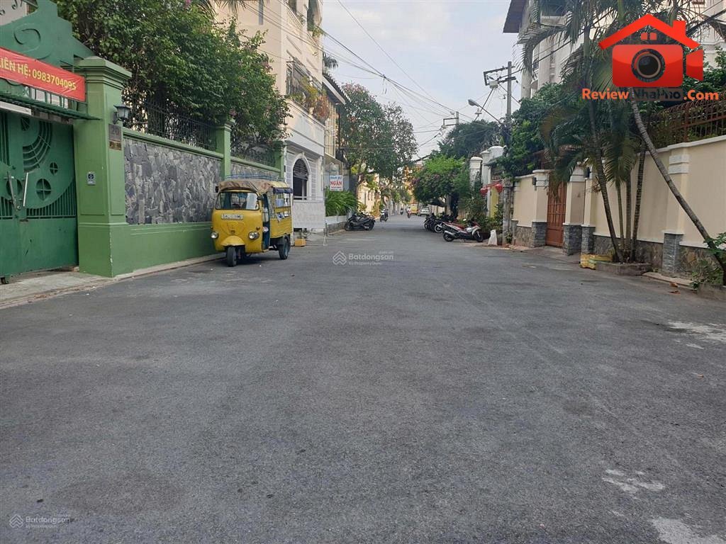 Review nhà phố tân cổ điển 3 lầu đường Cách Mạng Tháng Tám, Quận Tân Bình, 32 tỷ