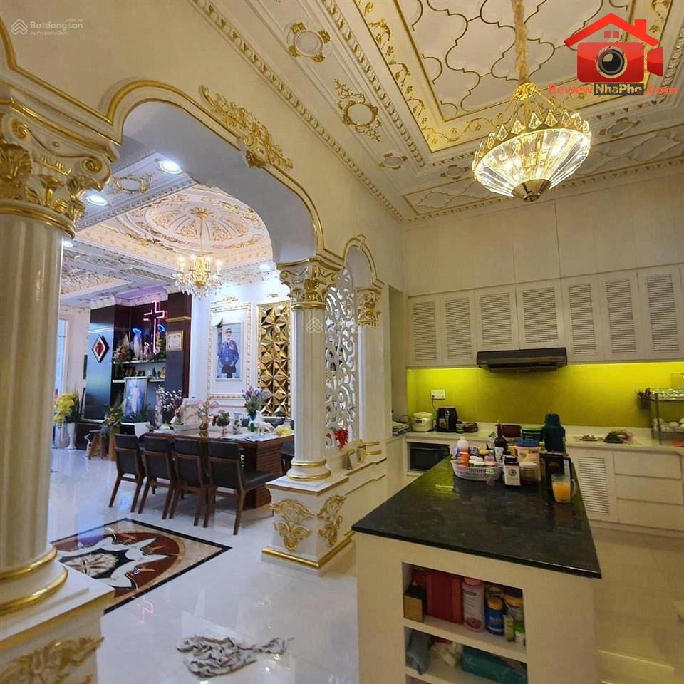Review nhà phố tân cổ điển 3 lầu đường Cách Mạng Tháng Tám, Quận Tân Bình, 32 tỷ