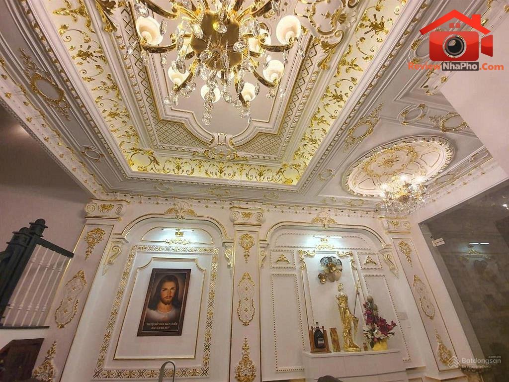 Review nhà phố tân cổ điển 3 lầu đường Cách Mạng Tháng Tám, Quận Tân Bình, 32 tỷ