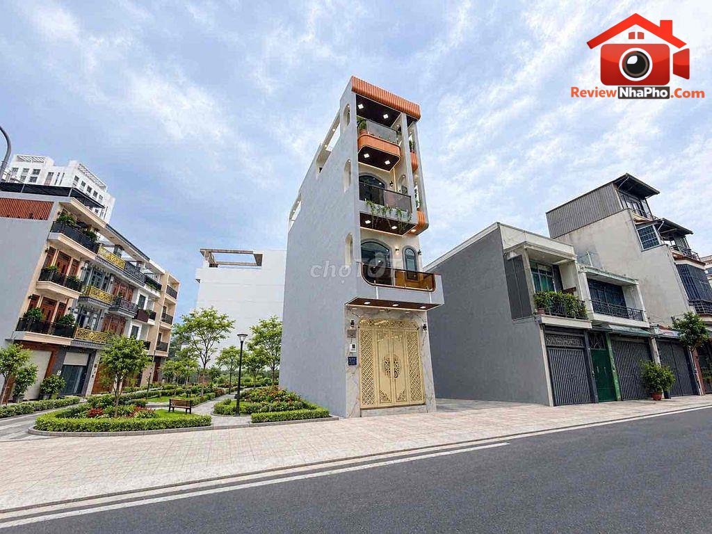 Review nhà phố mặt tiền hẻm ô tô 16m Quận Tân Phú TP.HCM giá 10.9 tỷ
