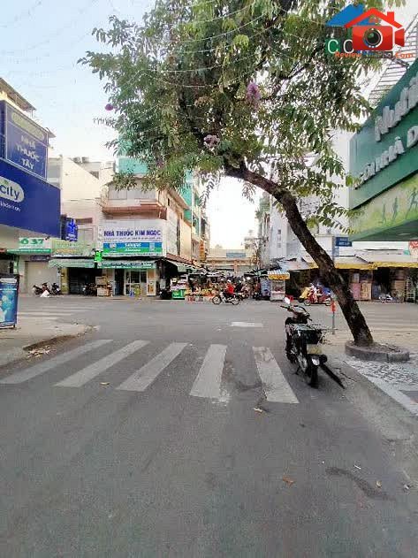 Review nhà phố mặt tiền đường Nguyễn Bá Tòng Quận Tân Phú TP.HCM giá 12 tỷ