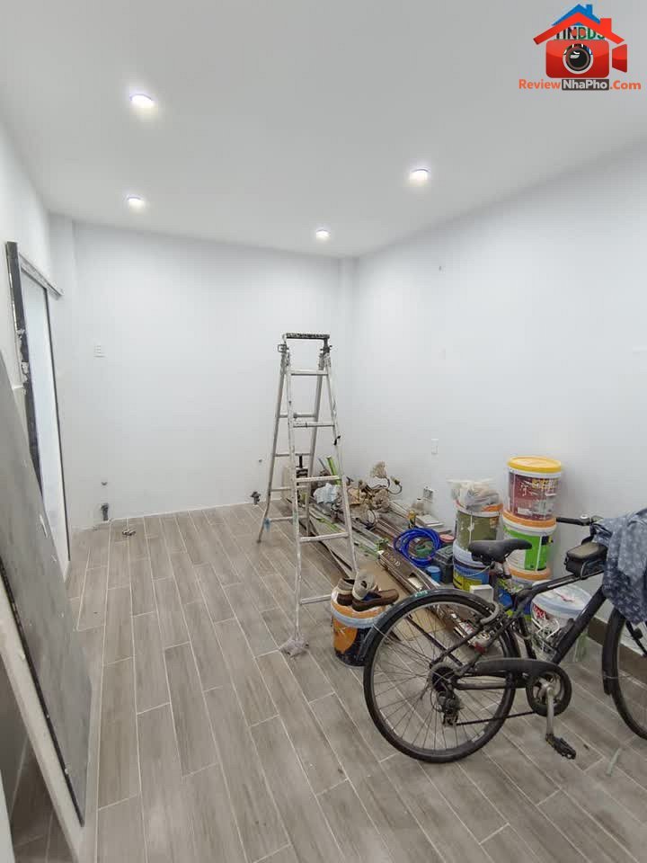 Review nhà phố TP.HCM 3 tầng 45m2 sân thượng gần hẻm xe hơi