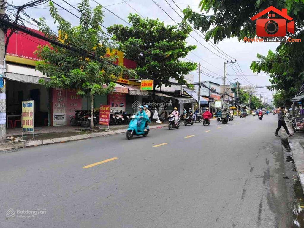 Review nhà phố quận Tân Phú – TP.HCM: 2 tầng, 2 phòng ngủ, giá 5.9 tỷ