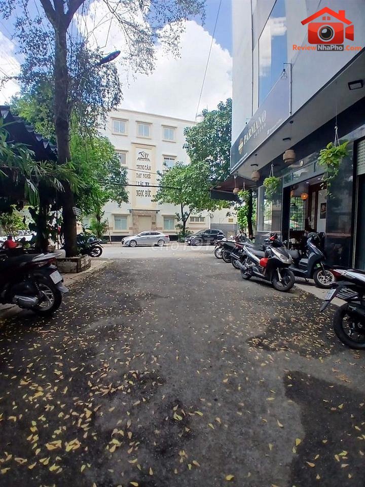 Review nhà phố Quận Tân Phú – Mặt bằng kinh doanh góc 2 mặt tiền