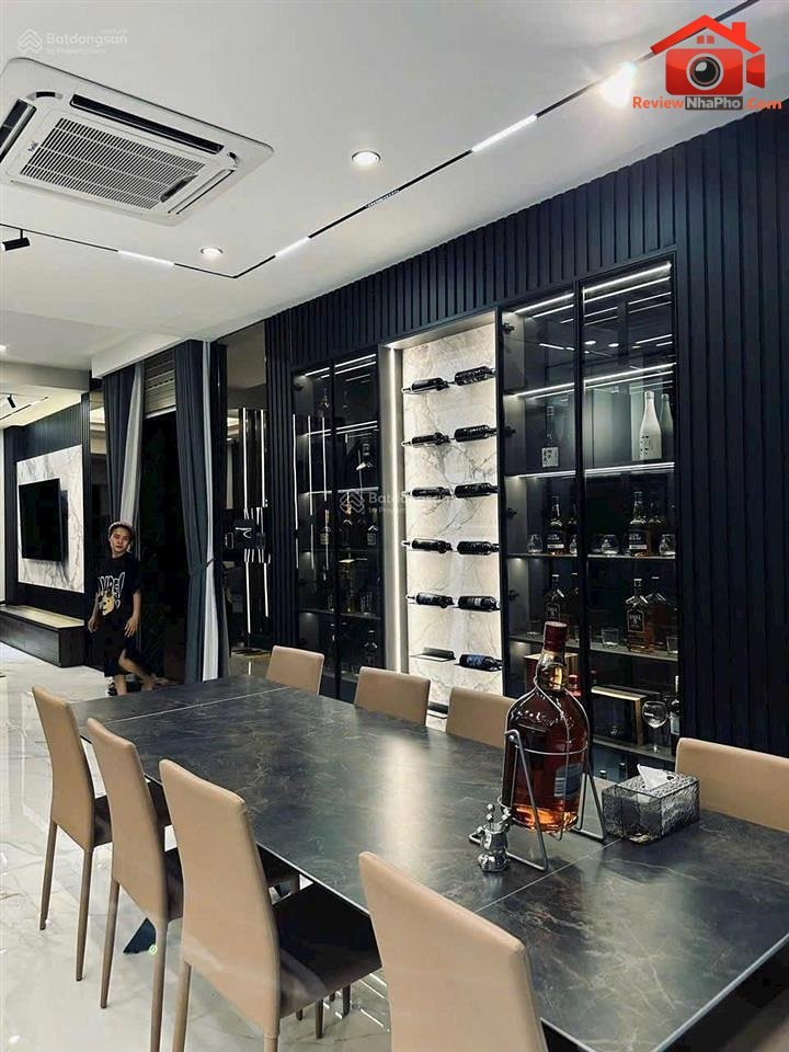 Review nhà phố Quận Tân Bình TP.HCM – Gia đình ở hay đầu tư? Đẹp, mới, giá 18.6 tỷ